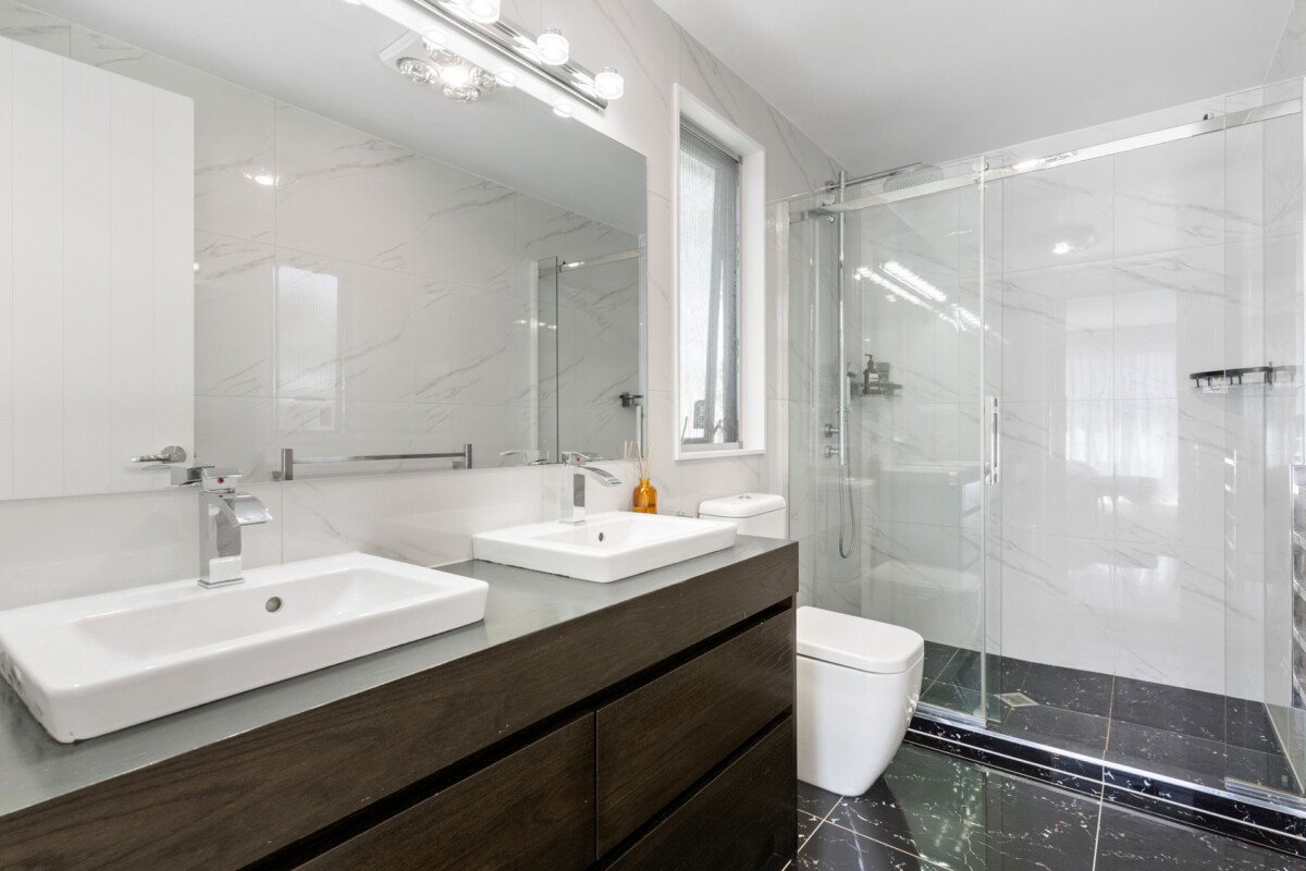 Must sell, Make an offer, Top school zones, 5 beds house on 497 m2 section, central air-conditioning & underfloor heating, 30B Bracken Avenue Takapuna, Auckland