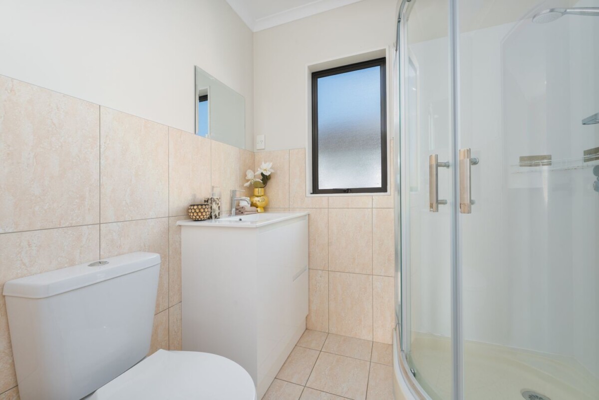 3 beds 3 baths home, walks to Dress Smart, Onehunga Mall, Royal Oak Mall, 870B Manukau Road, Royal Oak, Auckland