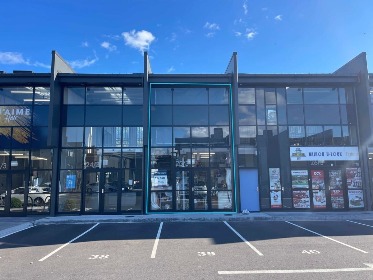 Motivated Vendor, 34 m2 Self-contained commercial unit with kitchenette and private toilet, 25/3 Pacific Rise, Mount Wellington, Auckland
