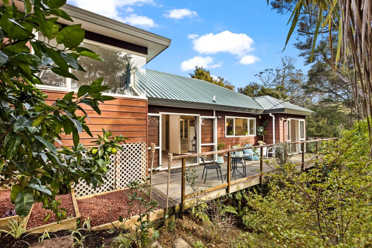 Family Selling To Go Own Direction, 5 beds house on 1184m2 section, Moments from school, shops, etc, 8F Roseberry Avenue, Birkenhead, Auckland