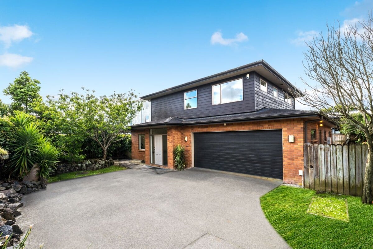 Too Busy To Handle Two Properties, 5 beds house on 437m2 section, 16H Lincoln Road, Henderson, Auckland