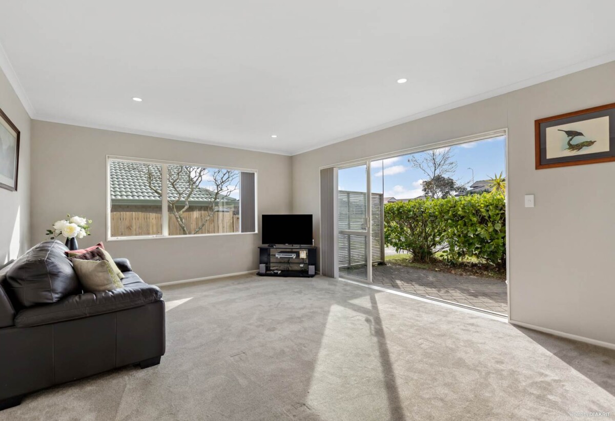 For rent, 3 beds 2 baths house, available 5th December, 1 Ardagh Place, Dannemora, Auckland