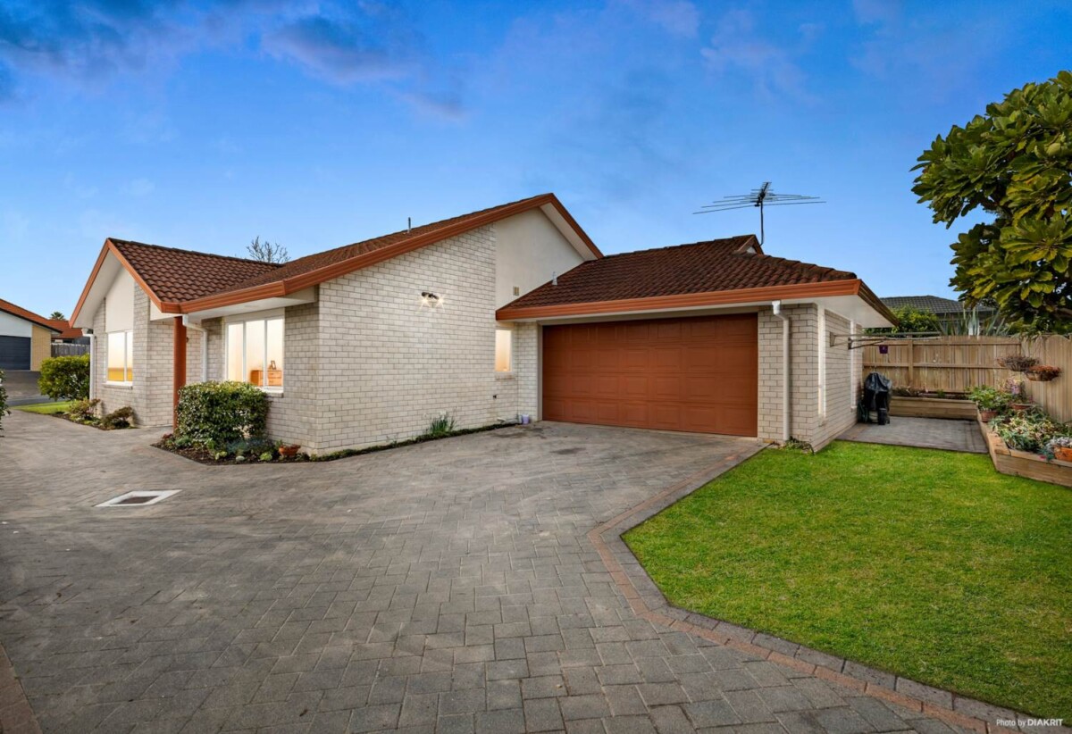 For rent, 3 beds 2 baths house, available 5th December, 1 Ardagh Place, Dannemora, Auckland