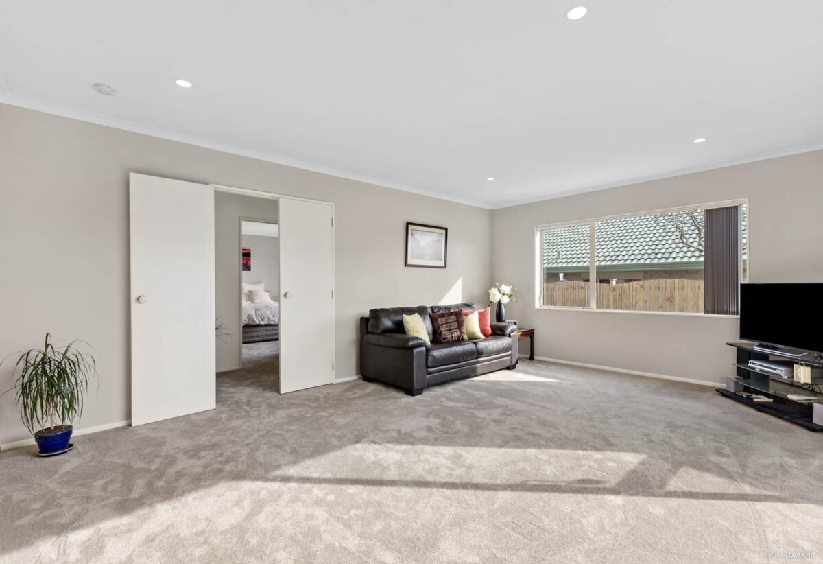 For rent, 3 beds 2 baths house, available 5th December, 1 Ardagh Place, Dannemora, Auckland