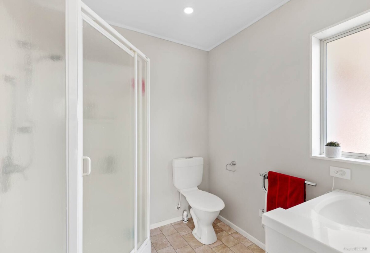 For rent, 3 beds 2 baths house, available 5th December, 1 Ardagh Place, Dannemora, Auckland