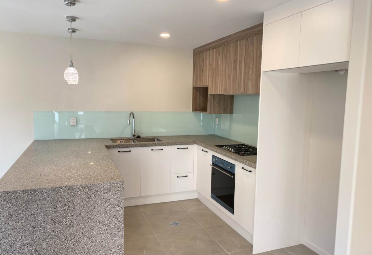 For rent, 3 beds 2 baths townhouse, available 26th November, 15B Minaret Drive, Bucklands Beach, Auckland
