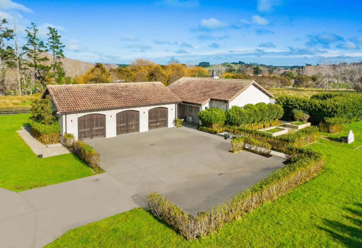 3 beds lifestyle house on 3.348ha land, approx 250 meters away from the Dairy Flat School, 1252 Dairy Flat Highway, Dairy Flat, Auckland