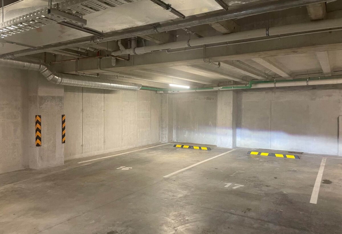 Multi-use Commercial Space, gross area 100m2 with approx 84m2 retail space, plumbed water and gas connection for commercial kitchen with air ducting, 64a Great South Road, Epsom, Auckland