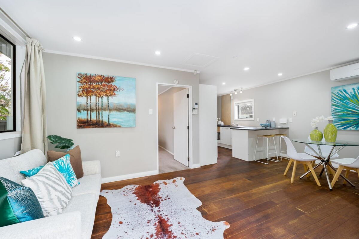 3 beds house on 736m2 section, with 2 beds sleepout, 3 Glen Marine Parade, Glendene, , Auckland