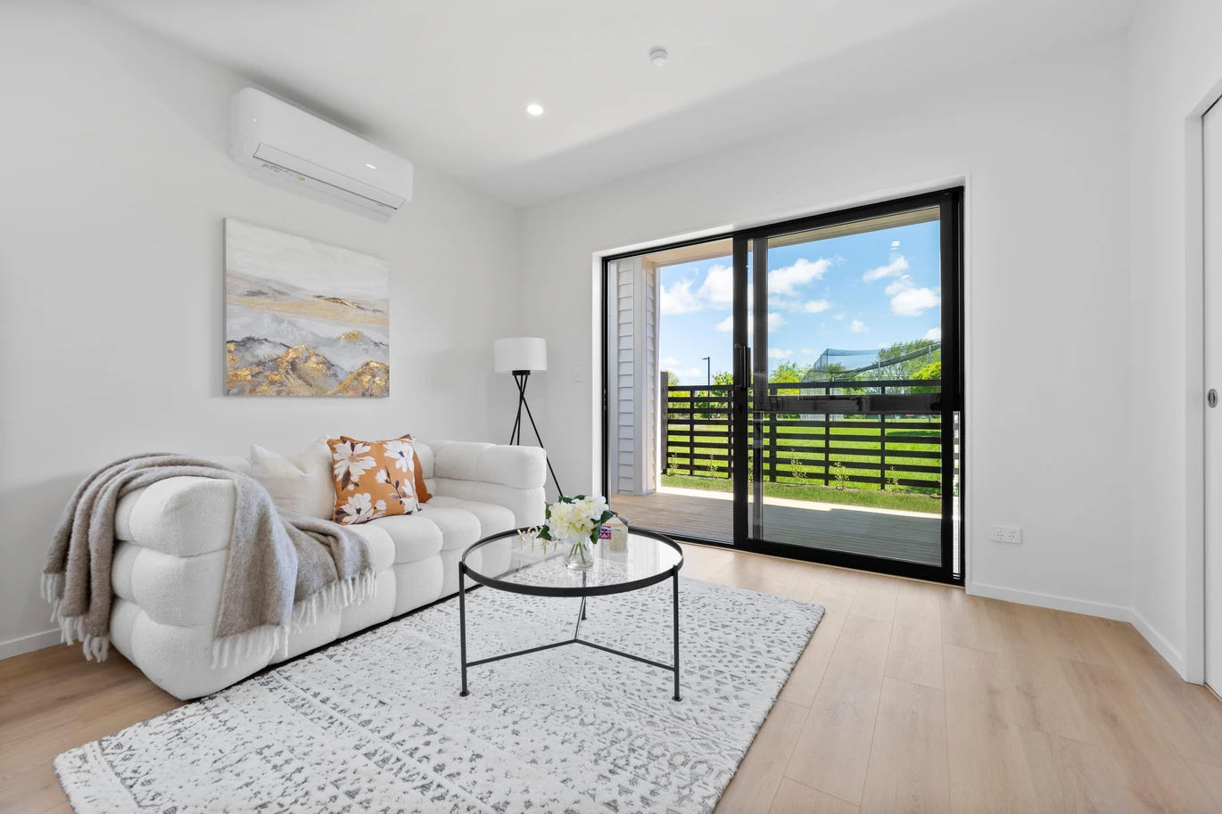 Brandnew, Smart Layout Parkside 3 beds 2 baths home with car park, moments from shopping centres, 7/18 Albert Road, Kelston, Auckland
