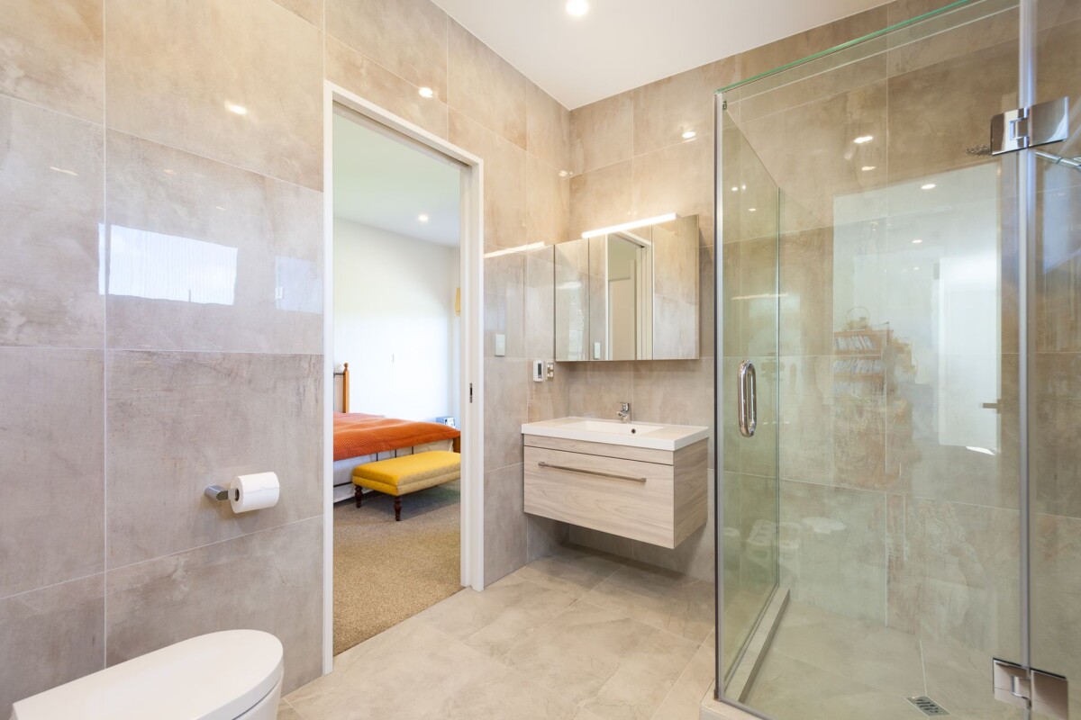 Luxury 598m2 lifestyle 6 beds house on 17,715m2 land, Minutes from Albany Mall, with a private bush track leading to a tidal inlet and boat pier, 42 Merewhira Road, Paremoremo, Auckland