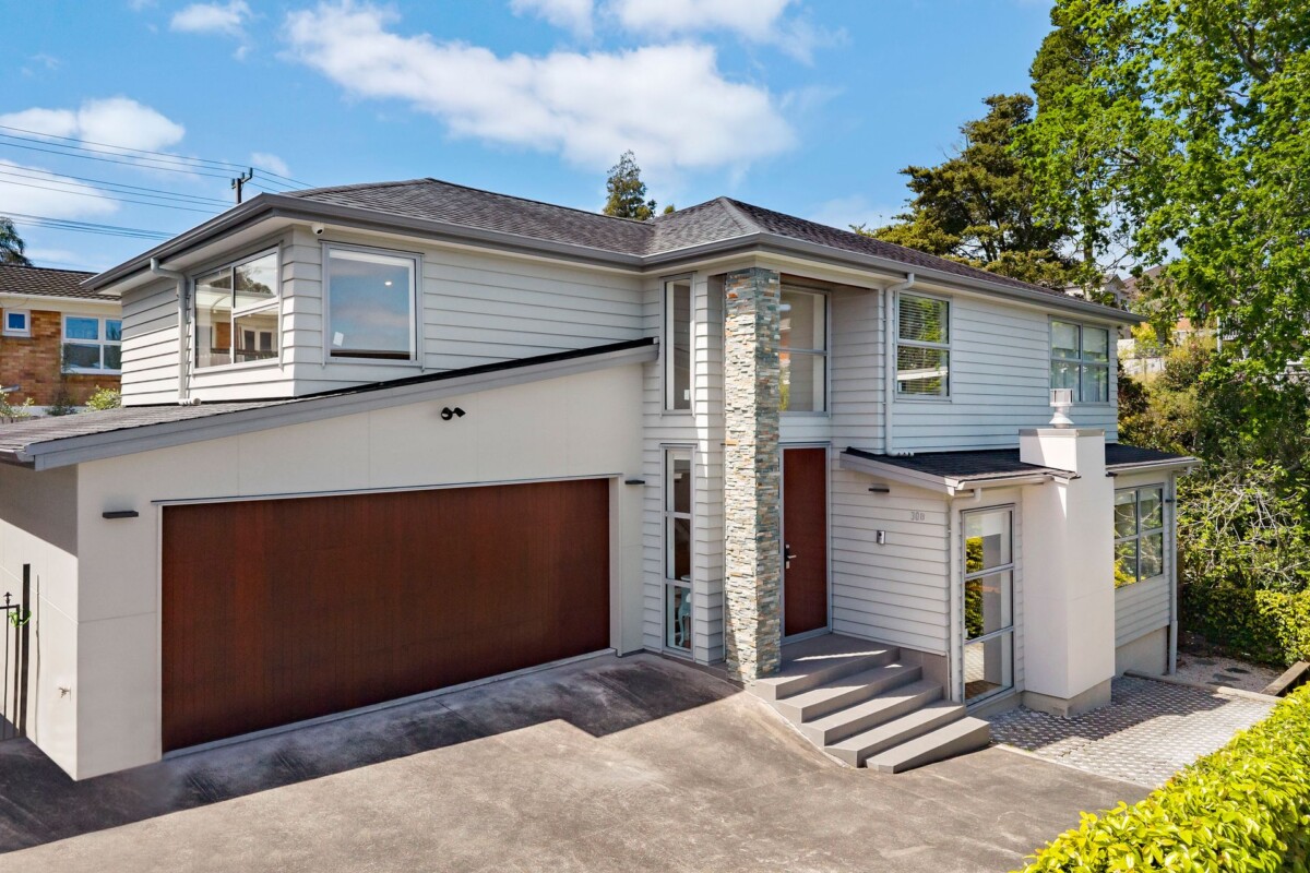 Must sell, Make an offer, Top school zones, 5 beds house on 497 m2 section, central air-conditioning & underfloor heating, 30B Bracken Avenue Takapuna, Auckland