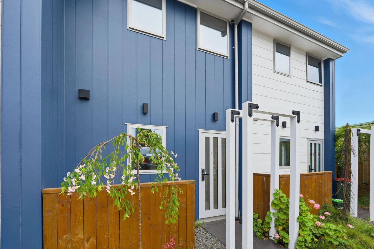 Freehold smart 1 bed townhouse, with a brand-new Suzuki Swift Sport or Suzuki Jimny 4×4, 14/42 Kaikoura Street, Henderson, Auckland