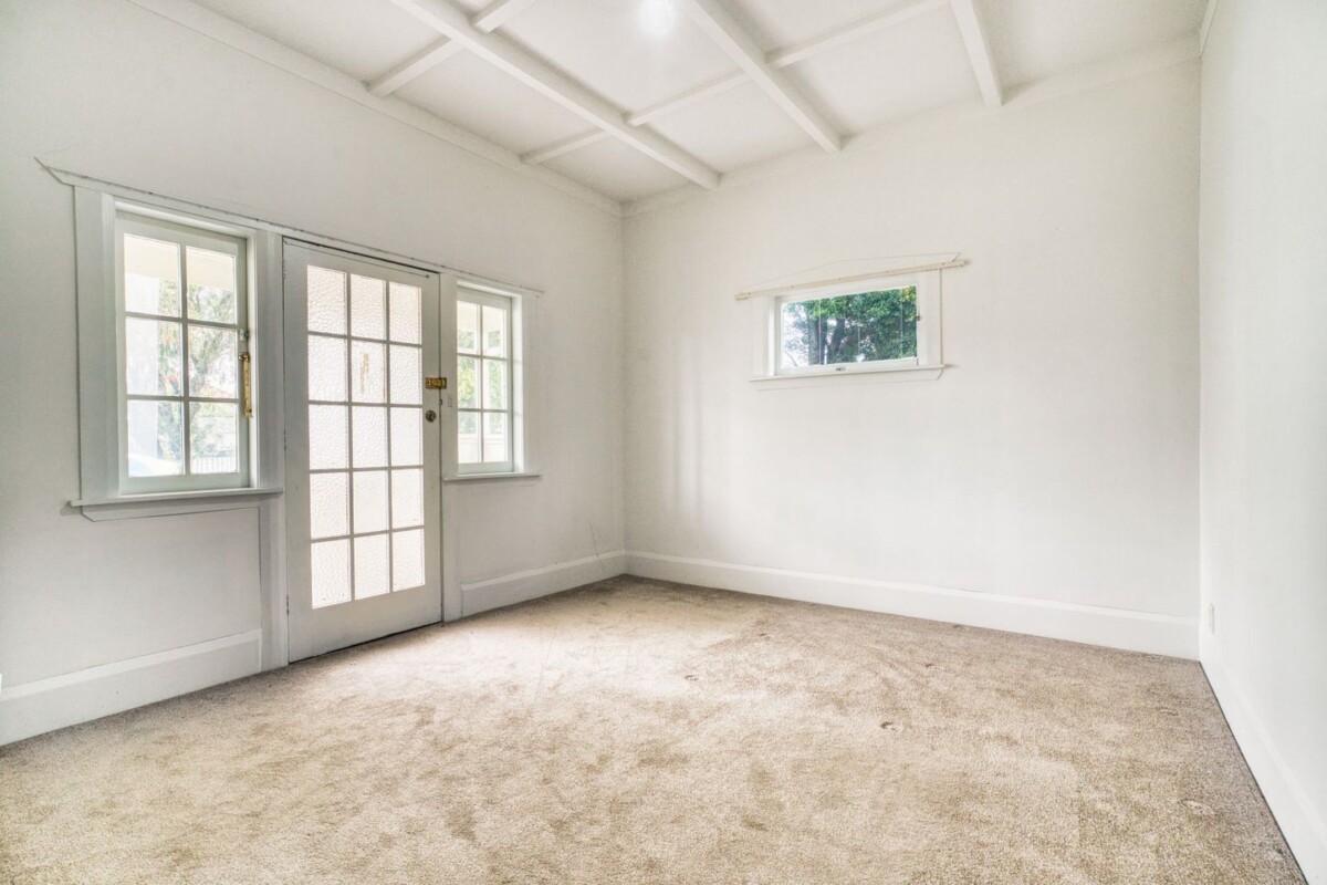 6 beds (4+2) house on 1105m2, walks to Lynn Mall, Zoned Residential – Terrace Housing and Apartment Building, 3199 Great North Road, New Lynn, Auckland