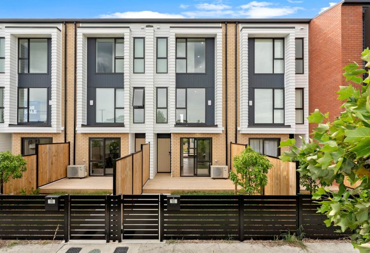 Brandnew freehold 188m2 floor size, 3 beds + study home, move-in ready, Countdown & New World are just on the door step, 81 Settlers Avenue, Hobsonville, Auckland