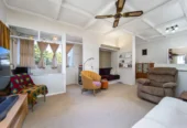 3 beds house on 1,012m² section, live, do=up or develop, 4 Holly Street, Avondale, Auckland