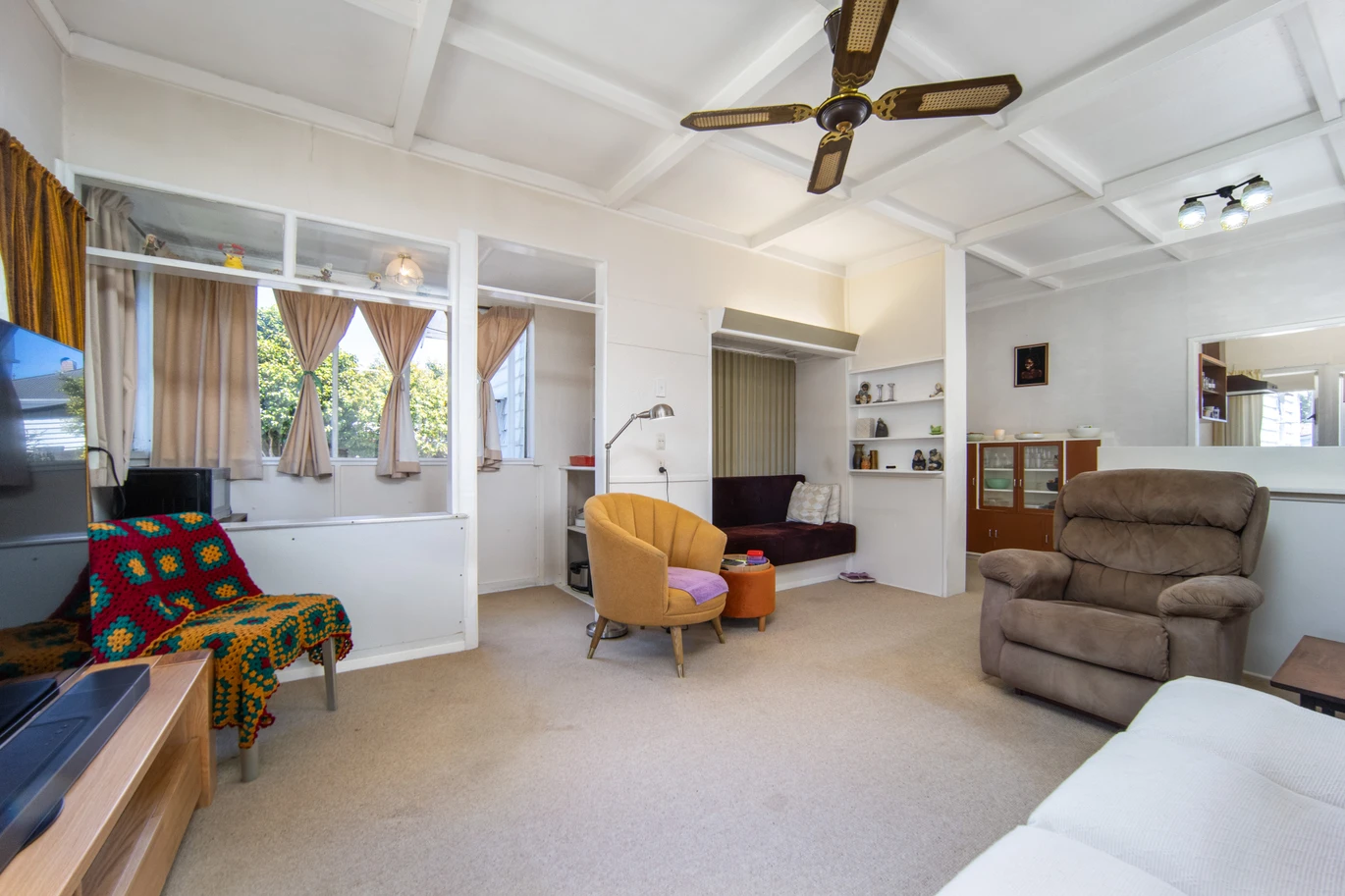 3 beds house on 1,012m² section, live, do=up or develop, 4 Holly Street, Avondale, Auckland