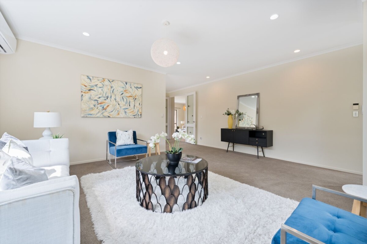 Too Busy To Handle Two Properties, 5 beds house on 437m2 section, 16H Lincoln Road, Henderson, Auckland