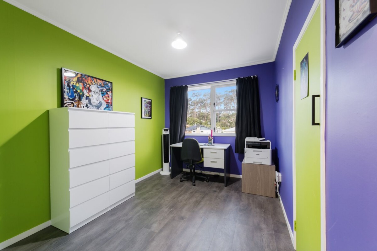 Owners upsizing, once in 20 years, brick 3 beds house on 675m2 section, 16 Thornlow Street, Glendene, Auckland