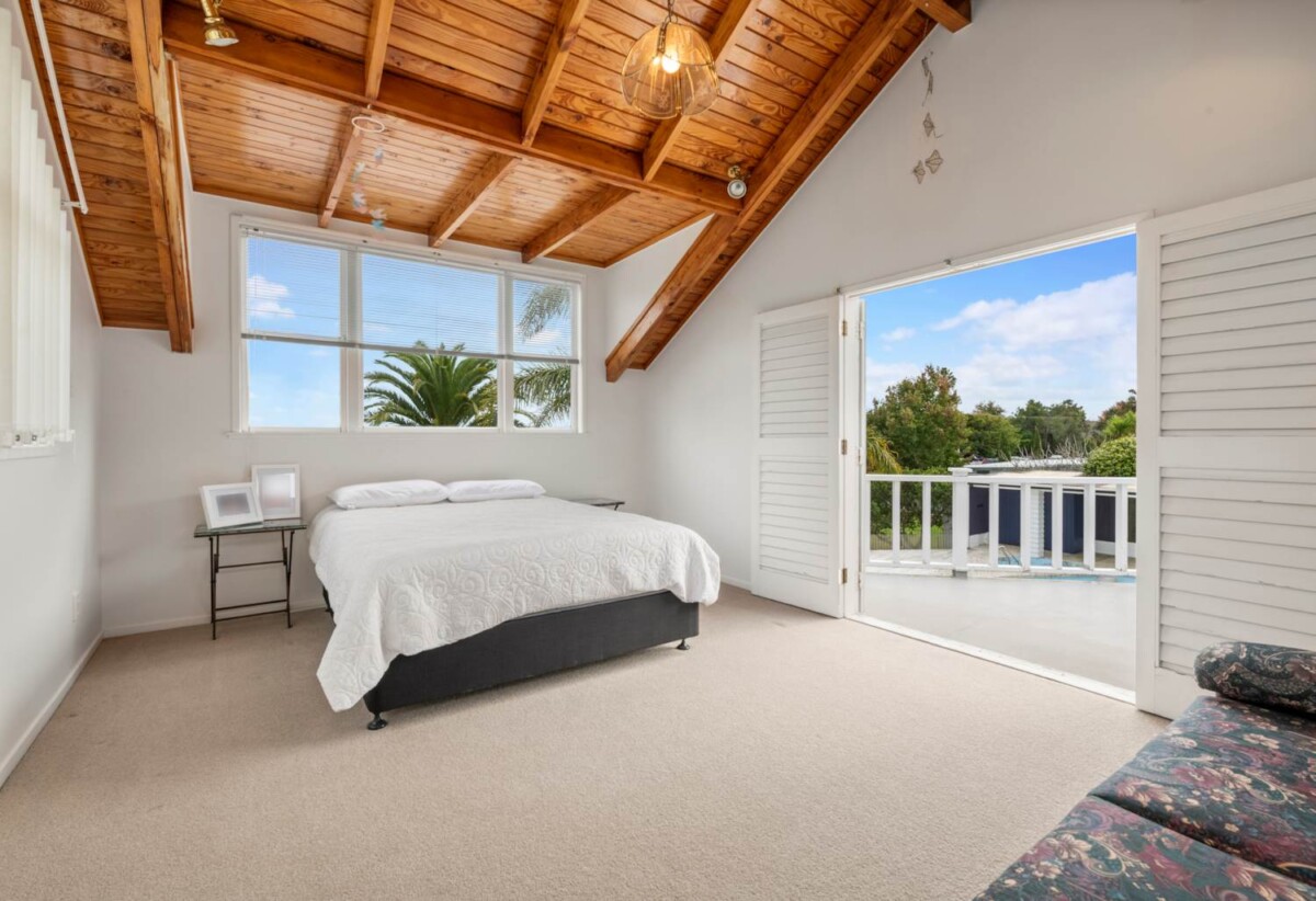Once in 50 years, 5 beds lifestyle house on 3.782ha land, Mostly zoned in Future Urban, includes two large sheds with 3-phase power and high-pressure water supply, 402 Matua Road, Kumeu, Auckland