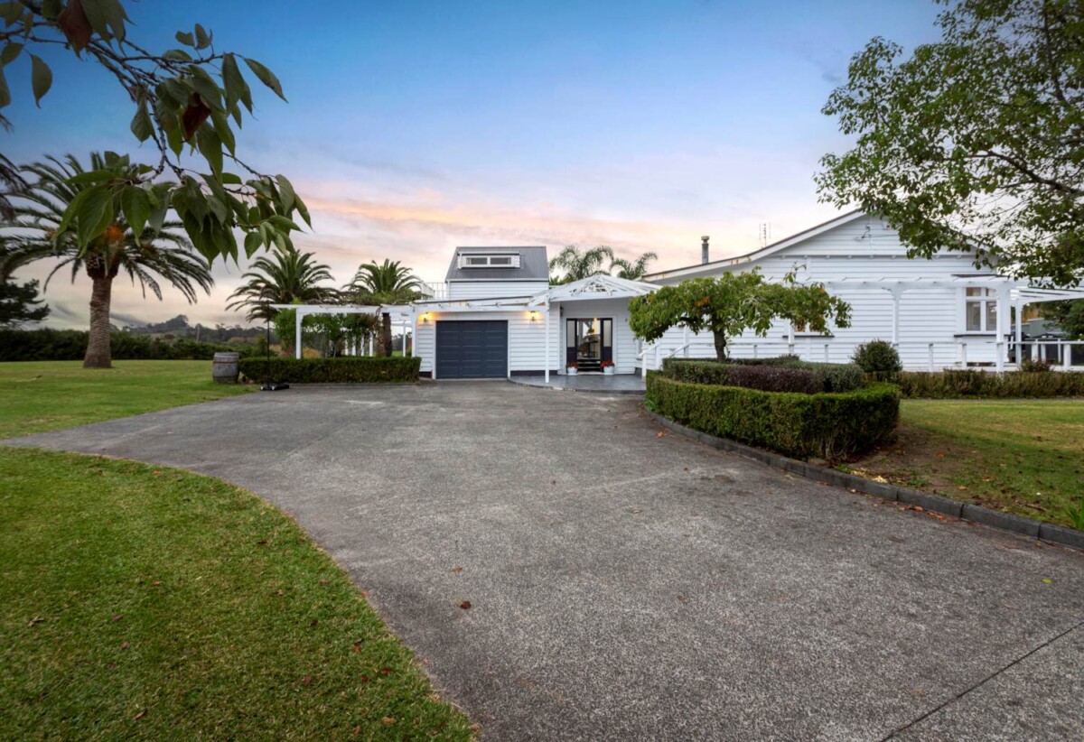 Once in 50 years, 5 beds lifestyle house on 3.782ha land, Mostly zoned in Future Urban, includes two large sheds with 3-phase power and high-pressure water supply, 402 Matua Road, Kumeu, Auckland