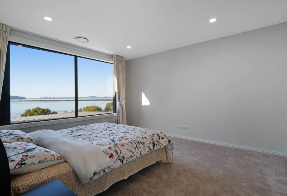 5 beds 5.5 baths house on 707m² section, Panoramic Seaview, a triple garage and a private heated pool, Constructed from polished concrete blocks and aluminum, 66 Seacrest Drive, West Harbour, Auckland