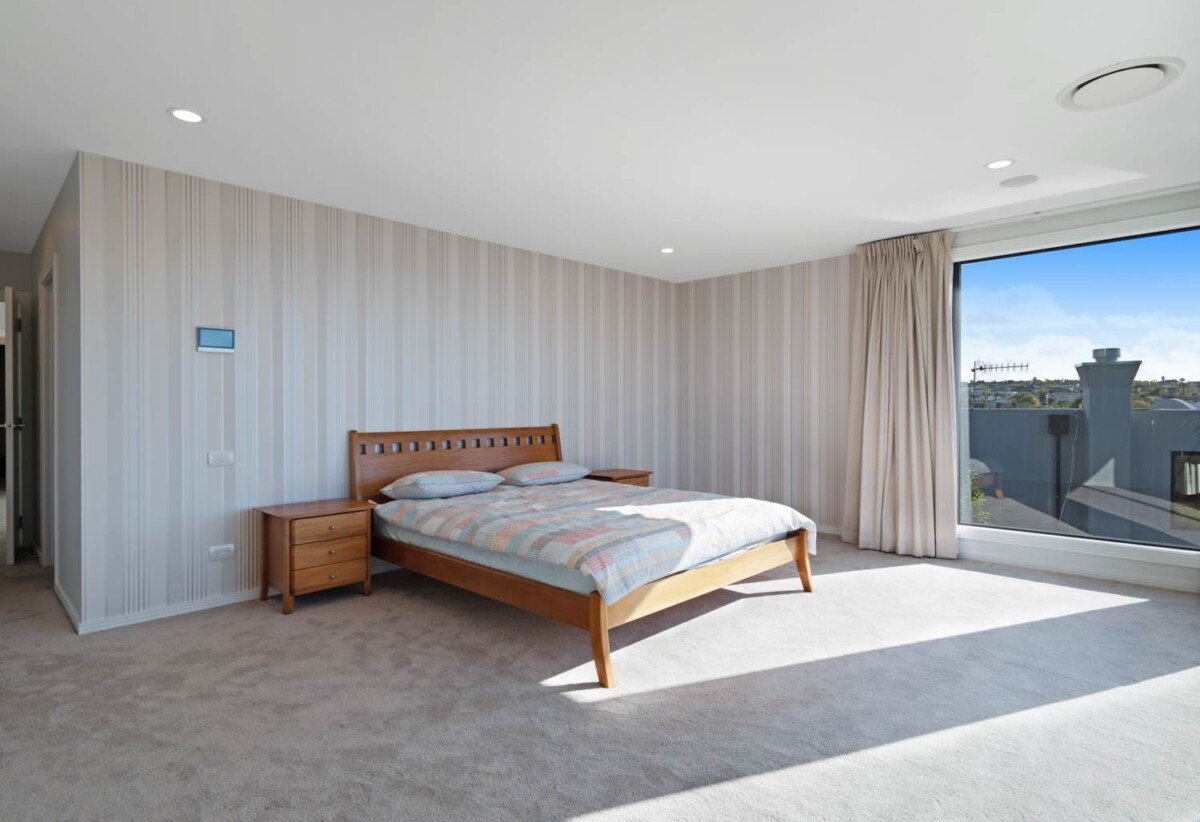 5 beds 5.5 baths house on 707m² section, Panoramic Seaview, a triple garage and a private heated pool, Constructed from polished concrete blocks and aluminum, 66 Seacrest Drive, West Harbour, Auckland