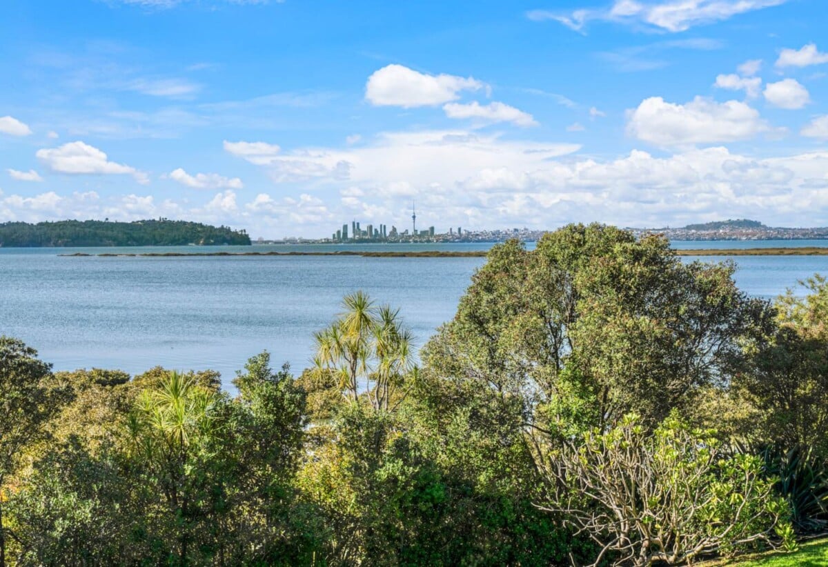 5 beds 5.5 baths house on 707m² section, Panoramic Seaview, a triple garage and a private heated pool, Constructed from polished concrete blocks and aluminum, 66 Seacrest Drive, West Harbour, Auckland