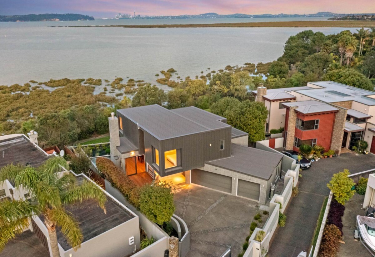 5 beds 5.5 baths house on 707m² section, Panoramic Seaview, a triple garage and a private heated pool, Constructed from polished concrete blocks and aluminum, 66 Seacrest Drive, West Harbour, Auckland