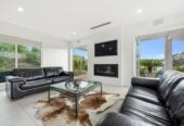 6 beds lifestyle house on 7370m² land, a media room, a swimming pool, and a pool house with a toilet. a 2 beds minor dwelling, a large 8 x 8m workshop, 7 Pineview Lane, Helensville, Auckland