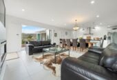 6 beds lifestyle house on 7370m² land, a media room, a swimming pool, and a pool house with a toilet. a 2 beds minor dwelling, a large 8 x 8m workshop, 7 Pineview Lane, Helensville, Auckland