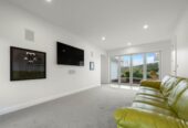 6 beds lifestyle house on 7370m² land, a media room, a swimming pool, and a pool house with a toilet. a 2 beds minor dwelling, a large 8 x 8m workshop, 7 Pineview Lane, Helensville, Auckland