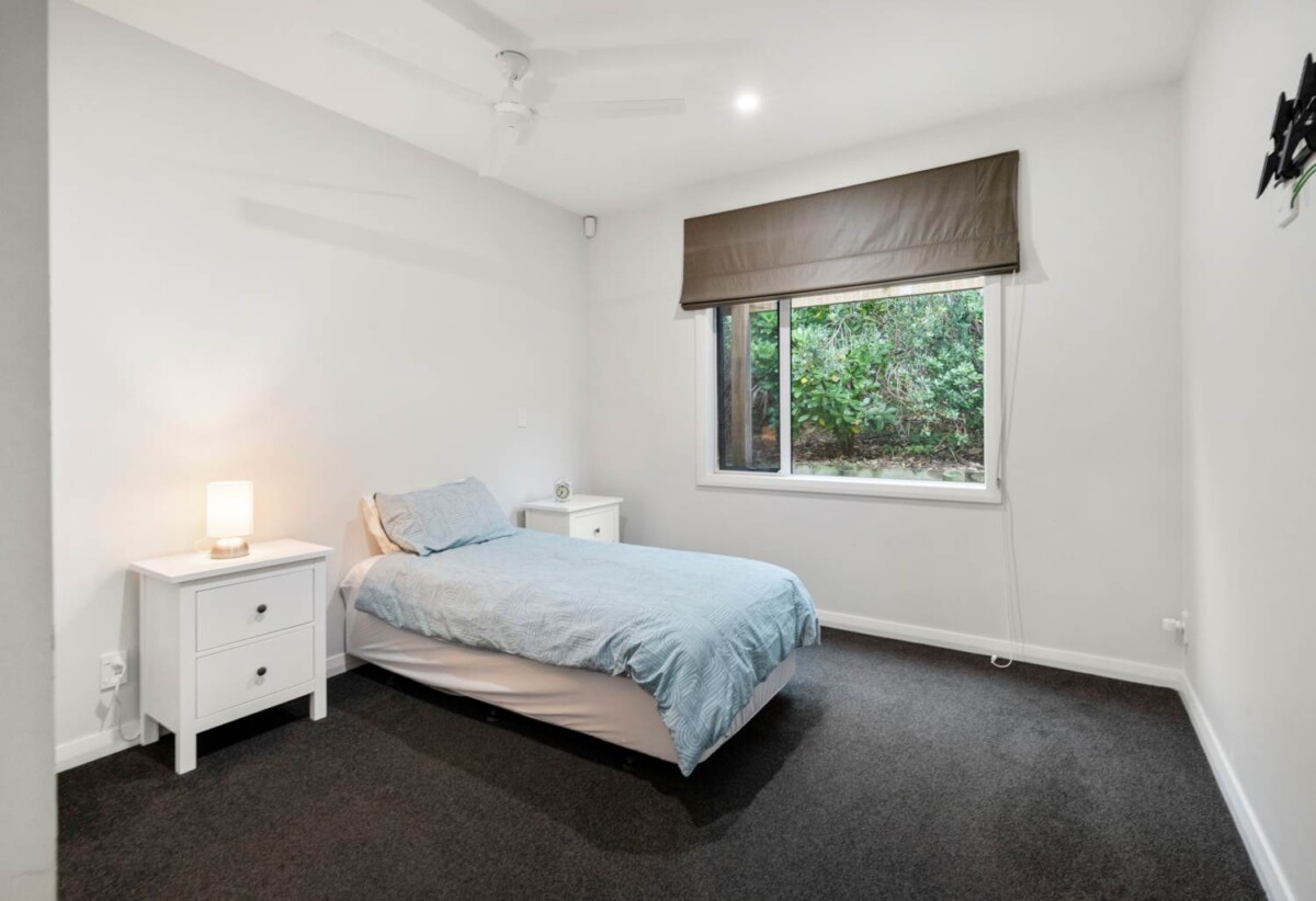 6 beds lifestyle house on 7370m² land, a media room, a swimming pool, and a pool house with a toilet. a 2 beds minor dwelling, a large 8 x 8m workshop, 7 Pineview Lane, Helensville, Auckland