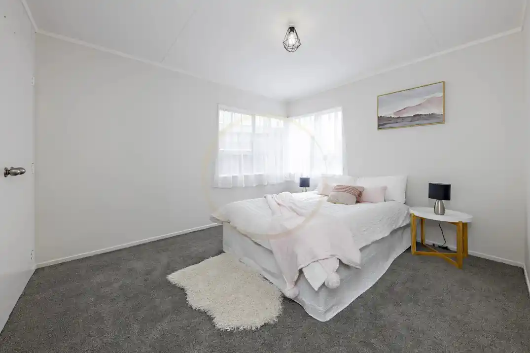 For rent, 3 beds 1 bath 1 Utility room house, Available from November 20, 12 Gray Avenue, Mangere East, Auckland
