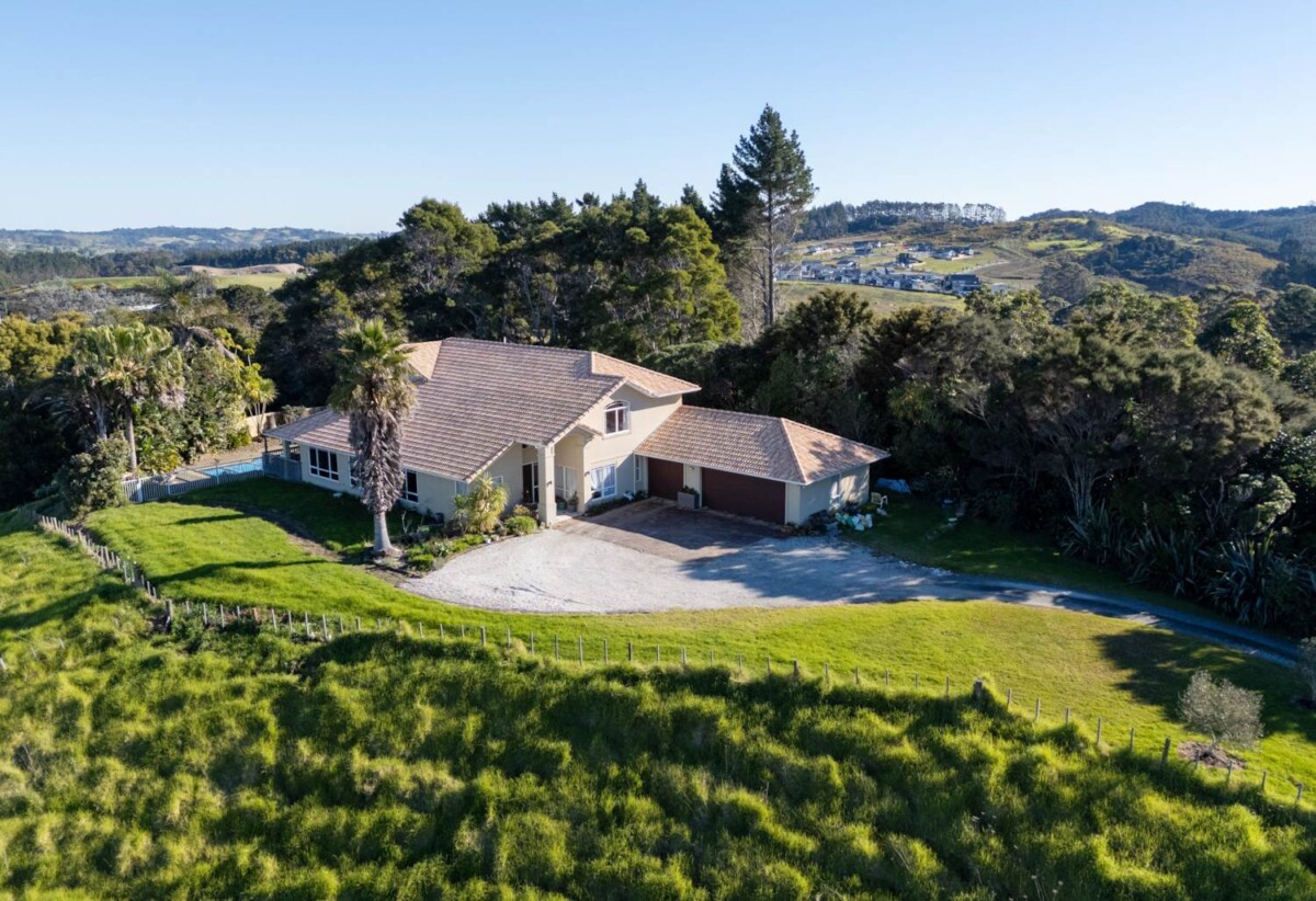 Sea views, 6 beds house on 1.0025ha land, Recently re-zoned under the Unitary Plan, it is ripe for subdivision, 240 West Hoe Heights, Orewa, Auckland
