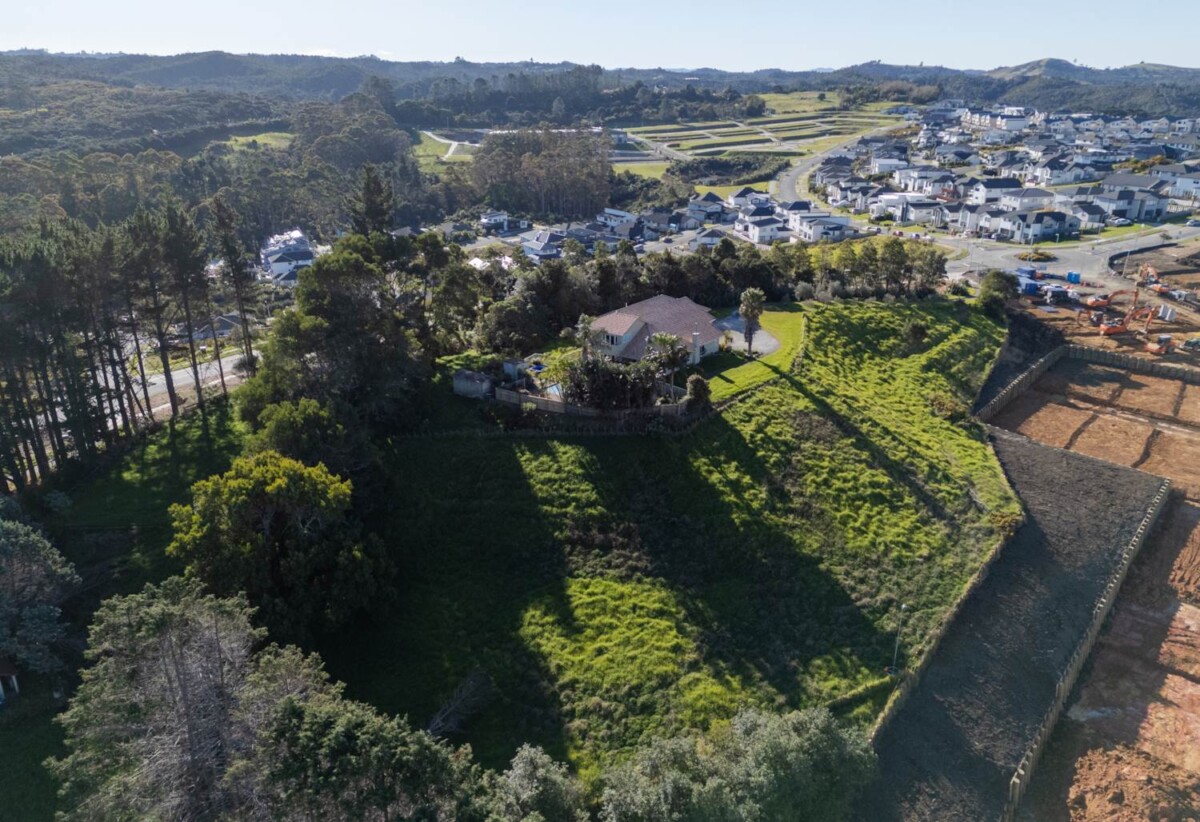 Sea views, 6 beds house on 1.0025ha land, Recently re-zoned under the Unitary Plan, it is ripe for subdivision, 240 West Hoe Heights, Orewa, Auckland