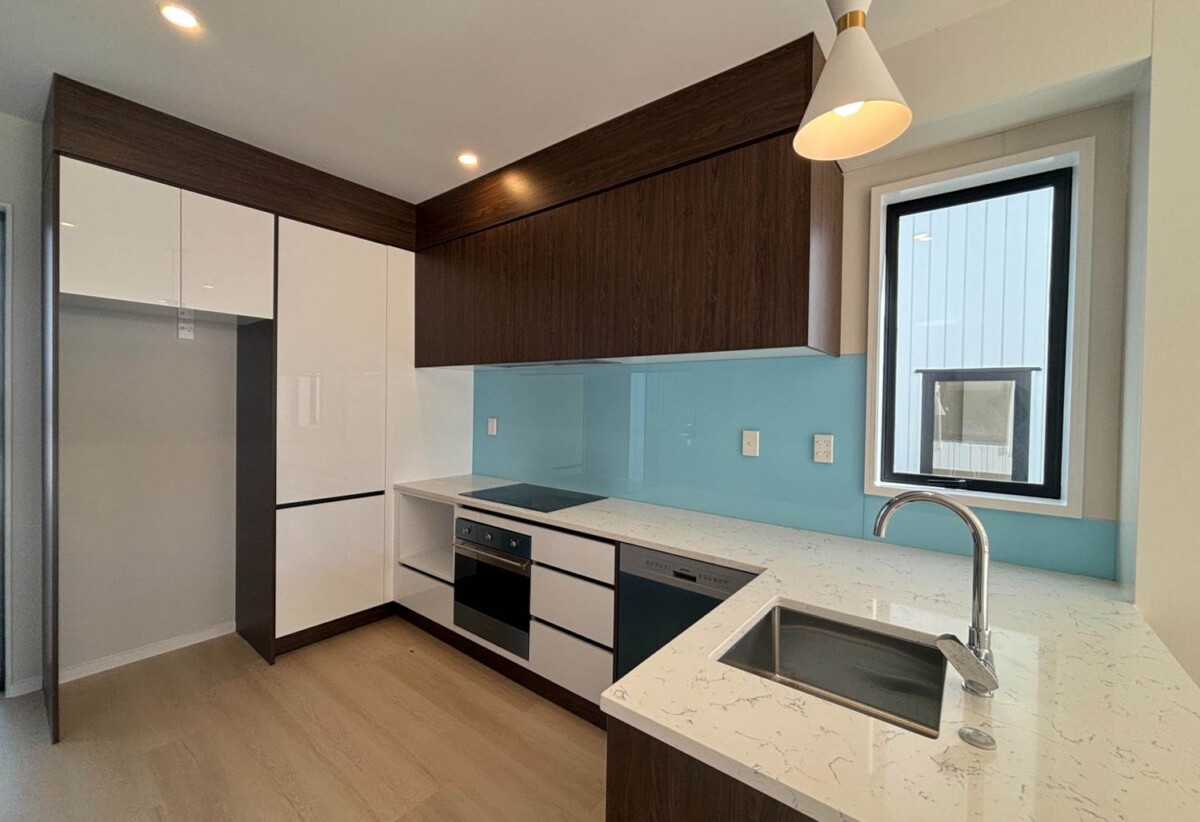 For rent, brandnew 2 beds 1.5 baths townhouse, available 29th November, 2/113 Moore Street, Howick, Auckland