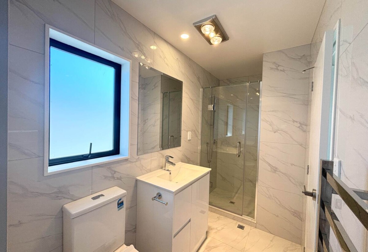 For rent, brandnew 2 beds 1.5 baths townhouse, available 29th November, 2/113 Moore Street, Howick, Auckland
