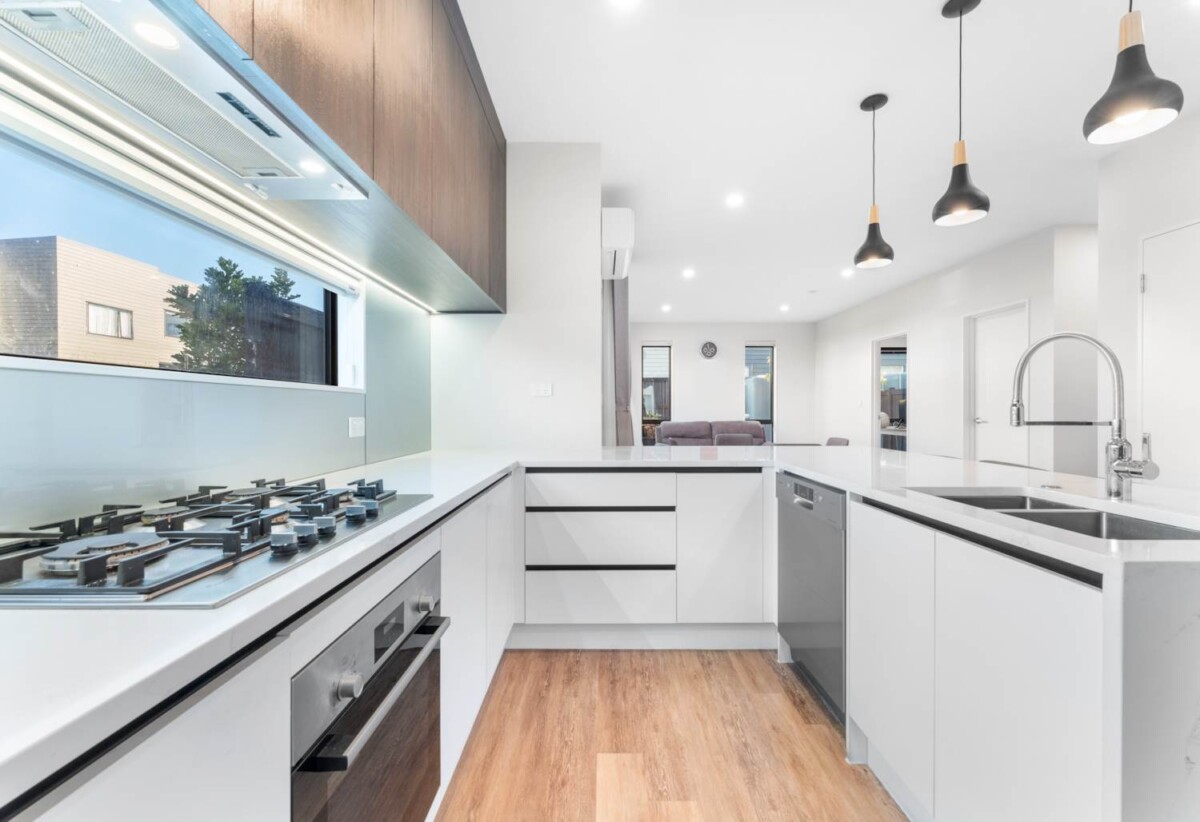 Top-rated schools, 4 beds home, walks to schools, shops, 15 Waterlily Street, Hobsonville, Auckland