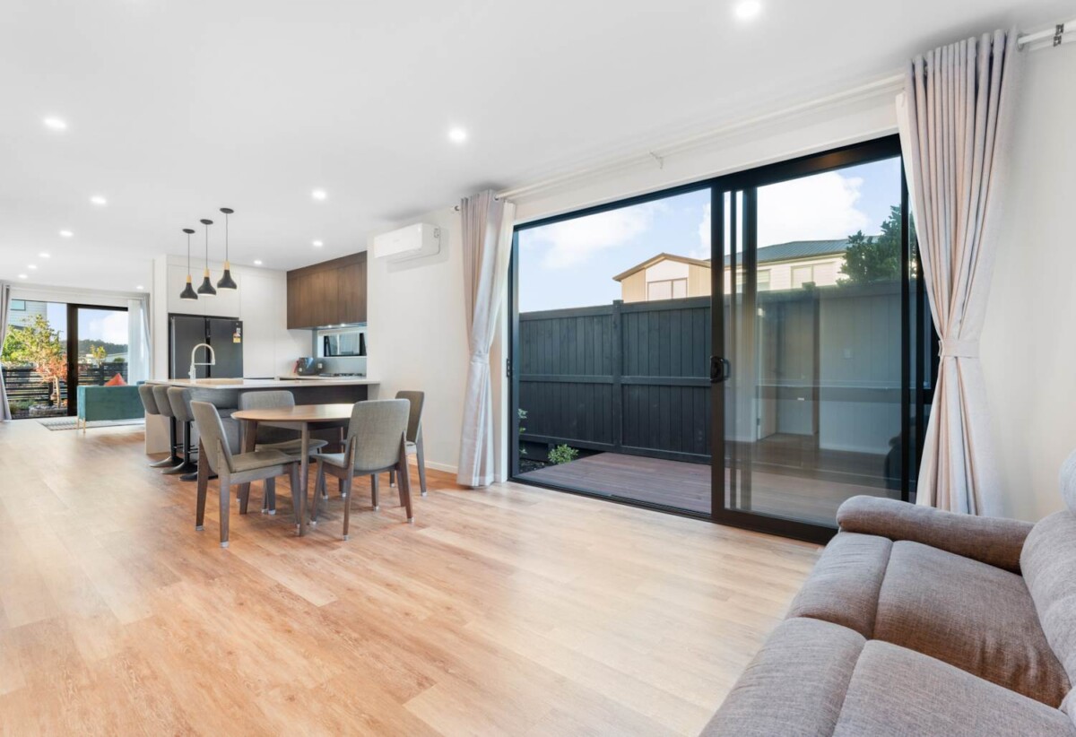 Top-rated schools, 4 beds home, walks to schools, shops, 15 Waterlily Street, Hobsonville, Auckland