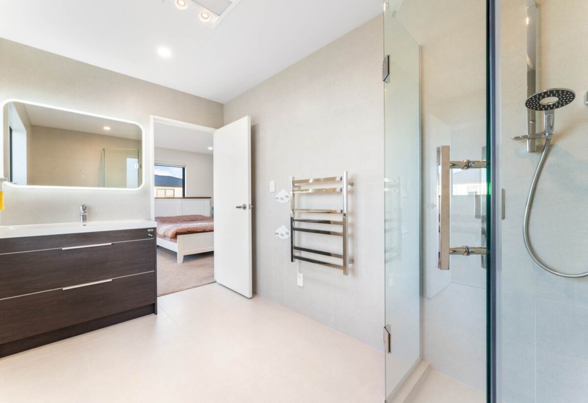 Top-rated schools, 4 beds home, walks to schools, shops, 15 Waterlily Street, Hobsonville, Auckland