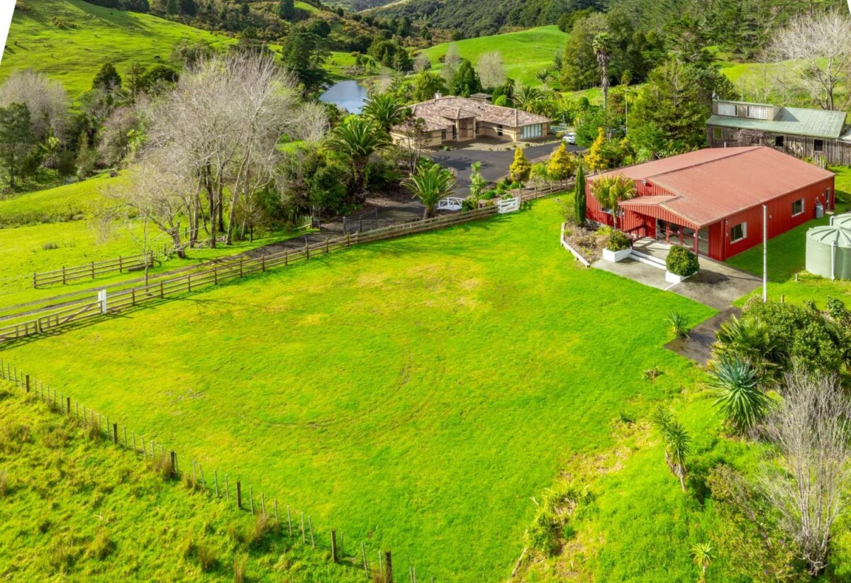 Once home to the renowned Queendom Garden Event Centre, 5 Mediterranean-style modern house on 26.9ha lakeview land, commercial kitchen , banquet hall, potential for subdivision into 4 title, 240 Monowai Road, Wainui, Auckland