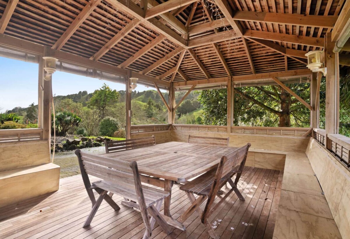 Once home to the renowned Queendom Garden Event Centre, 5 Mediterranean-style modern house on 26.9ha lakeview land, commercial kitchen , banquet hall, potential for subdivision into 4 title, 240 Monowai Road, Wainui, Auckland