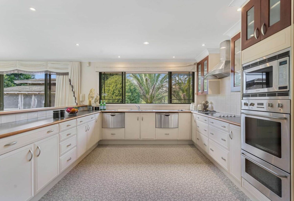 Once home to the renowned Queendom Garden Event Centre, 5 Mediterranean-style modern house on 26.9ha lakeview land, commercial kitchen , banquet hall, potential for subdivision into 4 title, 240 Monowai Road, Wainui, Auckland