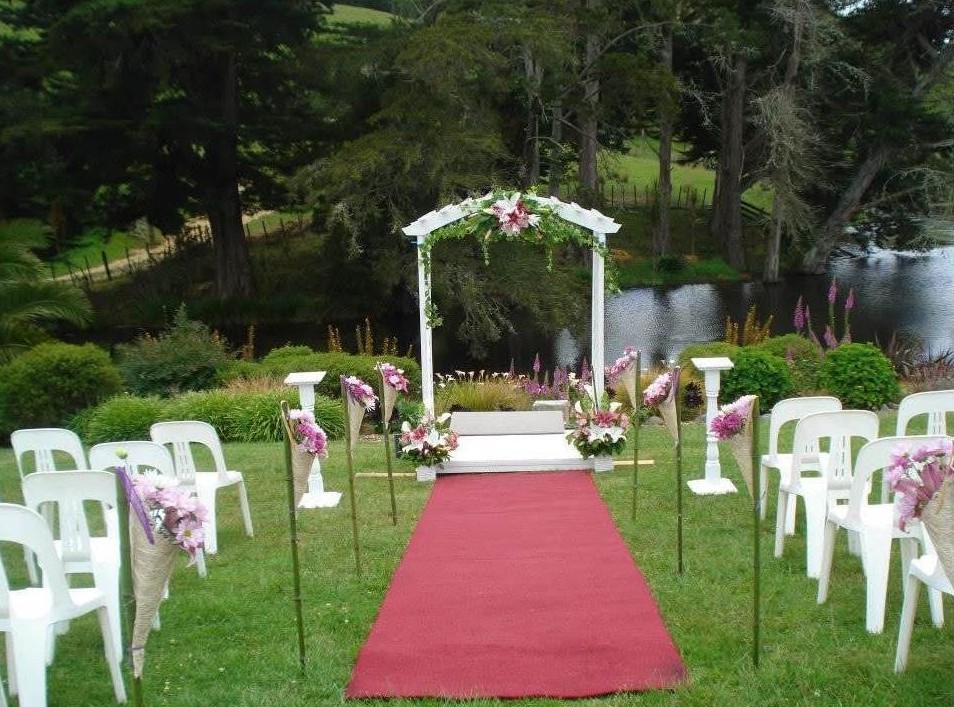 Once home to the renowned Queendom Garden Event Centre, 5 Mediterranean-style modern house on 26.9ha lakeview land, commercial kitchen , banquet hall, potential for subdivision into 4 title, 240 Monowai Road, Wainui, Auckland