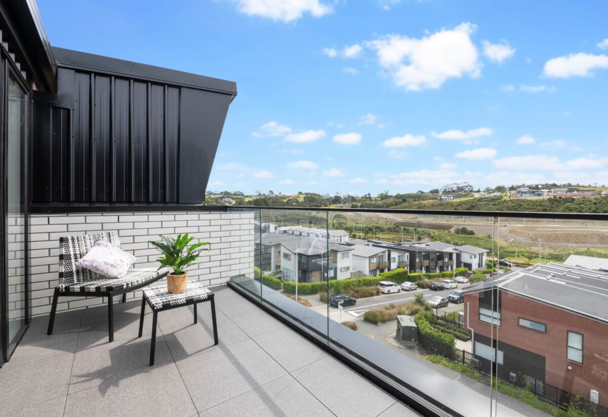 Vendor is eager to sell quickly, Brandnew 3 beds 3 baths home, 11/28 Pennant Street, Long Bay, Auckland