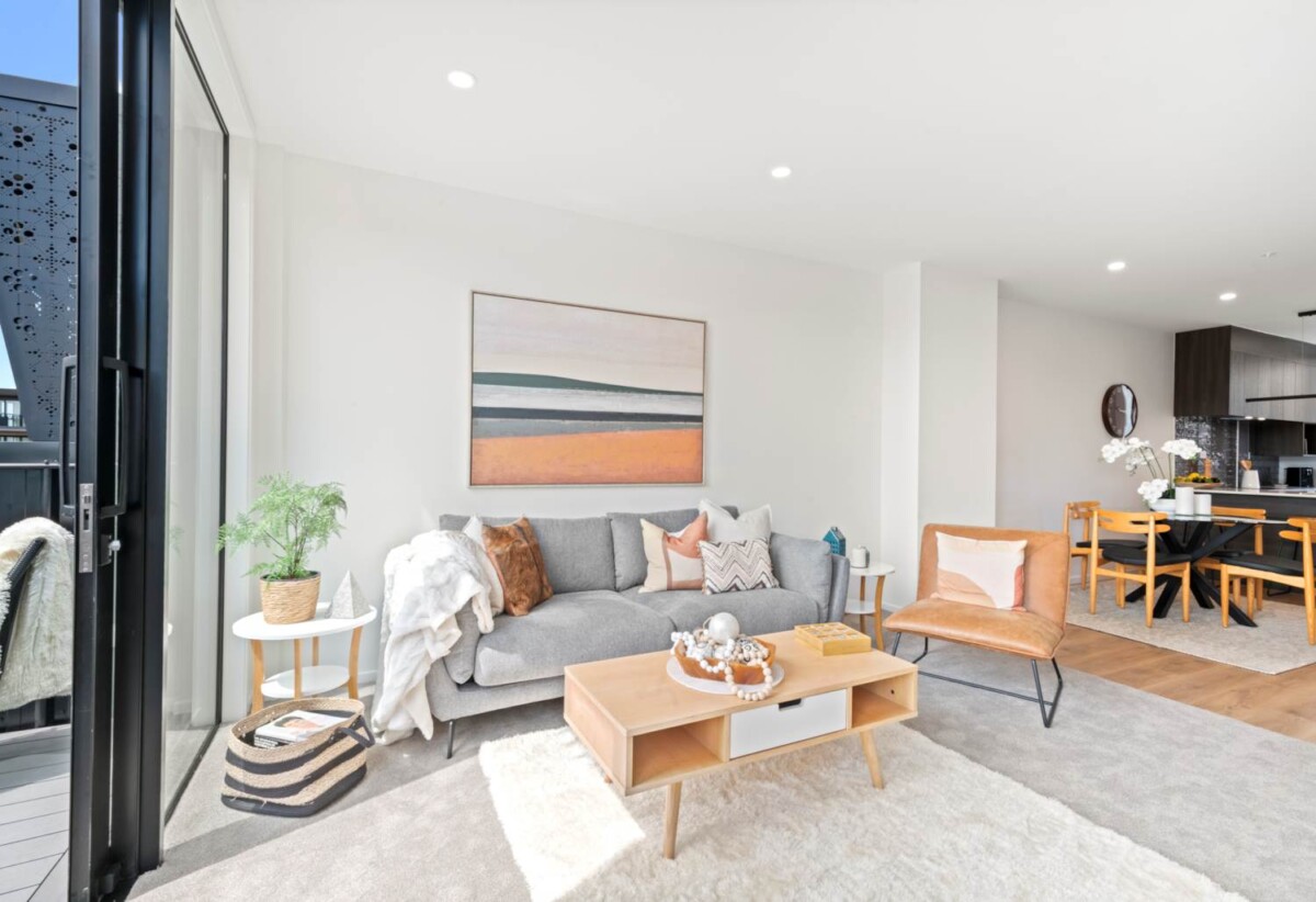 Vendor is eager to sell quickly, Brandnew 3 beds 3 baths home, 11/28 Pennant Street, Long Bay, Auckland