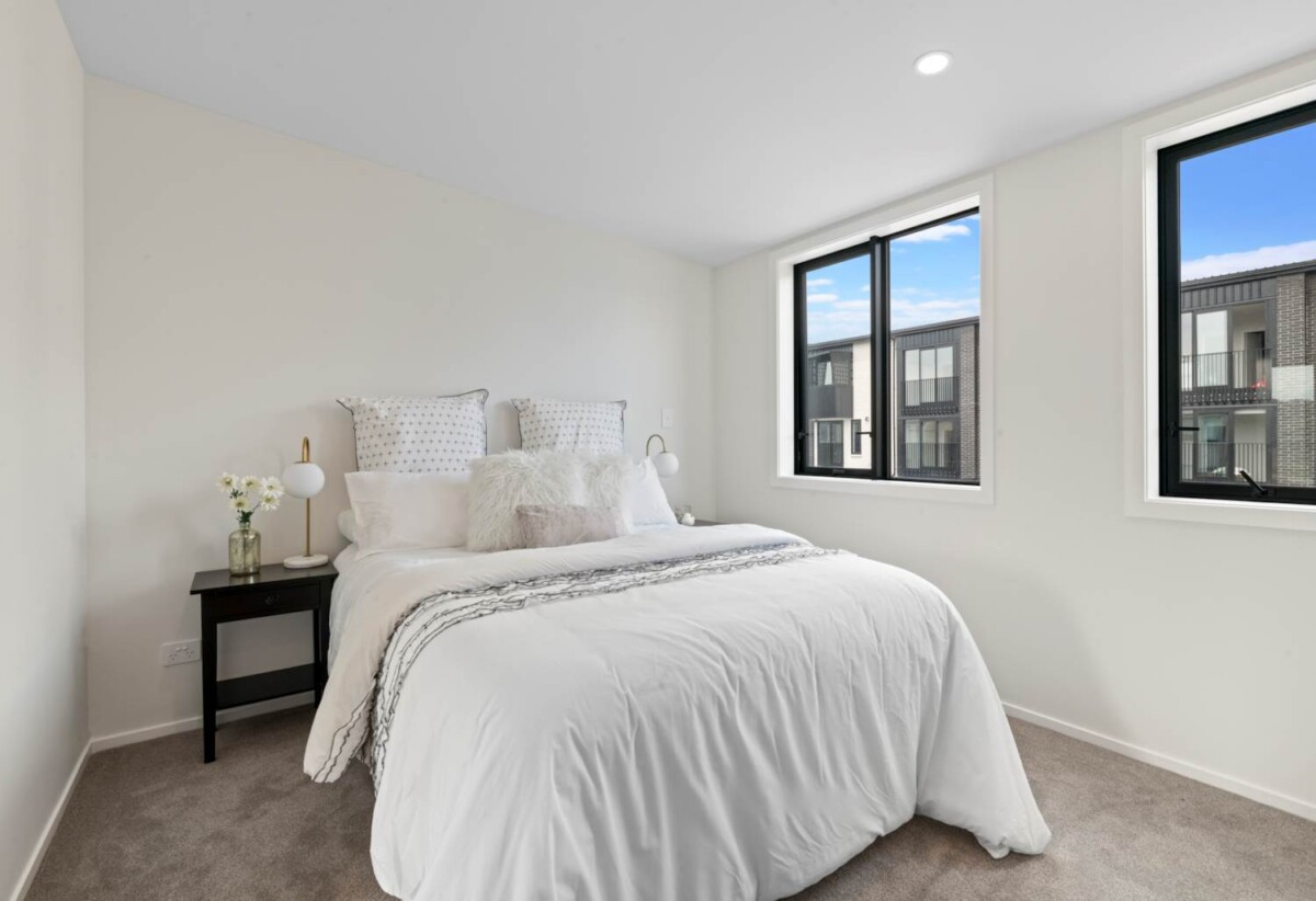 Vendor is eager to sell quickly, Brandnew 3 beds 3 baths home, 11/28 Pennant Street, Long Bay, Auckland