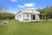 6 beds lifestyle house on 7370m² land, a media room, a swimming pool, and a pool house with a toilet. a 2 beds minor dwelling, a large 8 x 8m workshop, 7 Pineview Lane, Helensville, Auckland