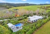 6 beds lifestyle house on 7370m² land, a media room, a swimming pool, and a pool house with a toilet. a 2 beds minor dwelling, a large 8 x 8m workshop, 7 Pineview Lane, Helensville, Auckland